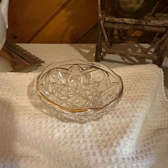 Vintage glass bowl with gold edge - Picture 3 of 7